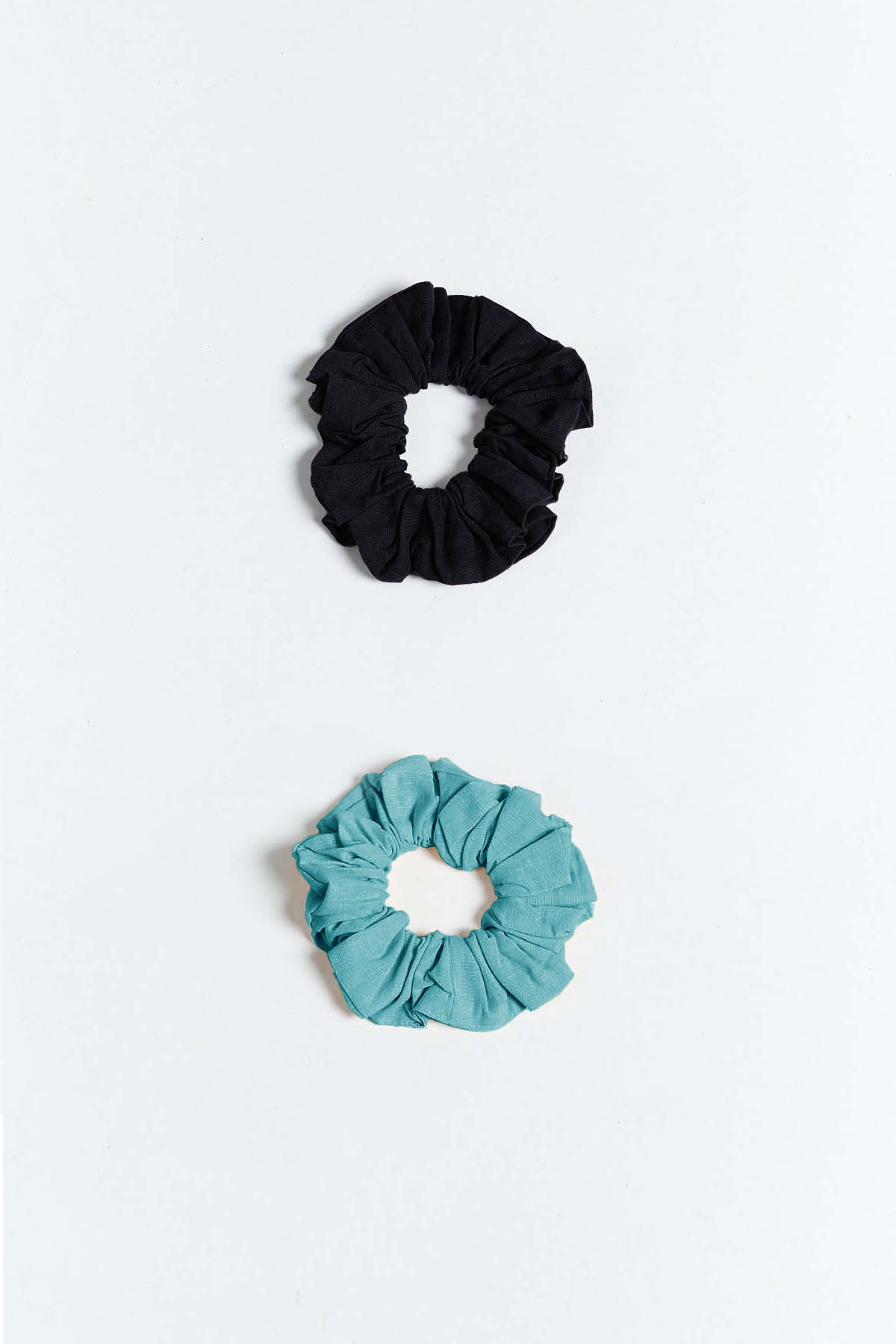 SCRUNCHIE BATAN BLACK+BLUE