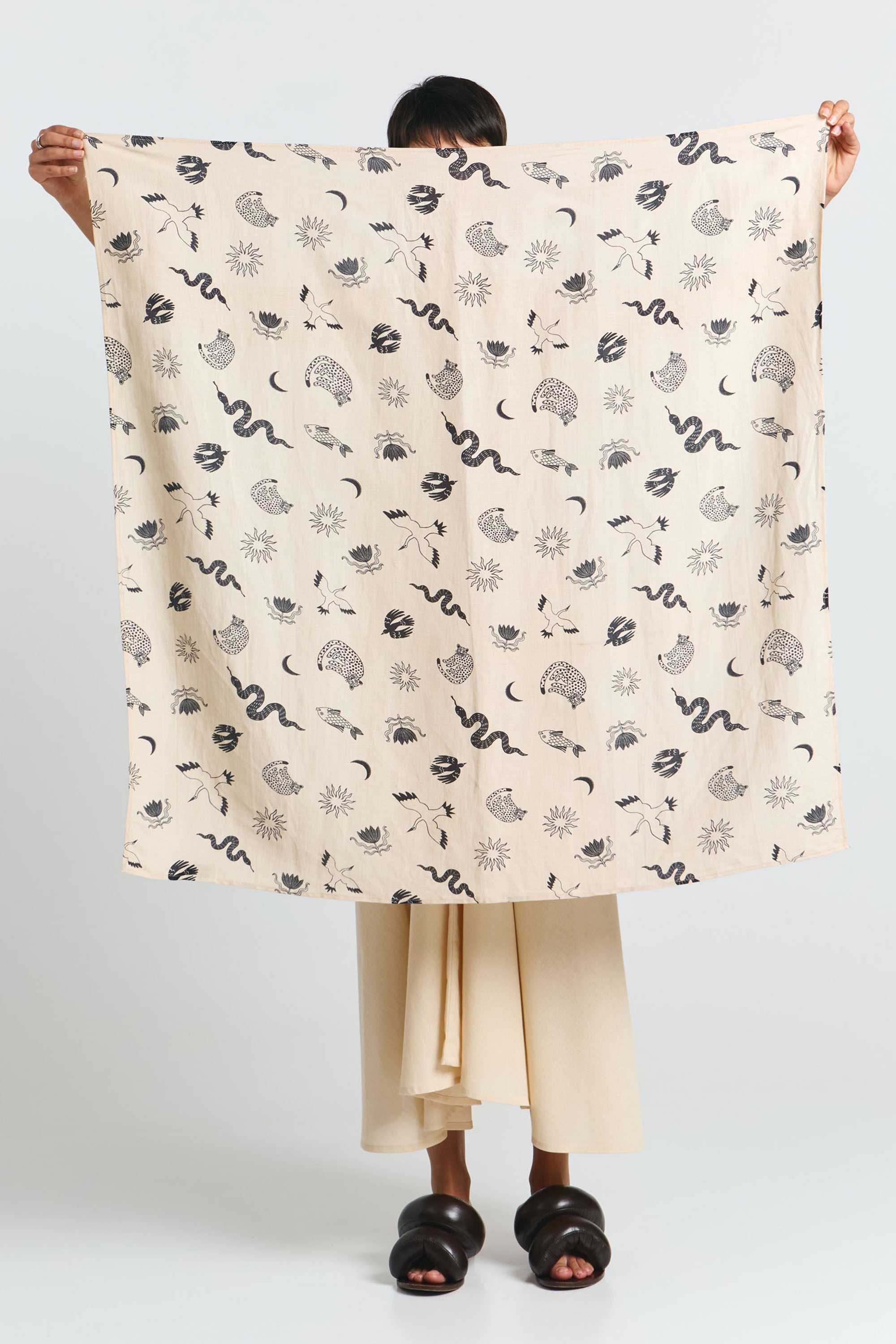 TOLE SCARF PRINT FAUNA